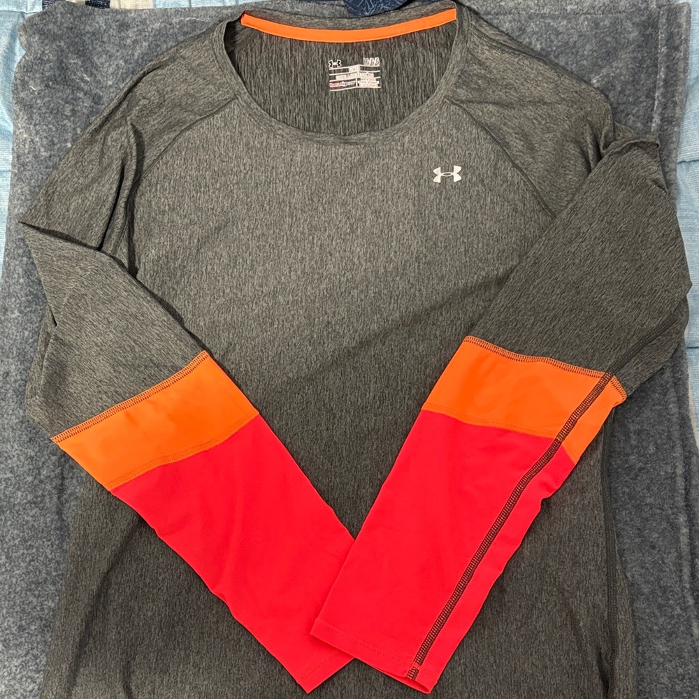 Long sleeved fitted top